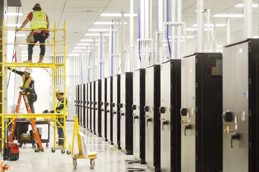 Texas spends billions on tax breaks for data centers. There’s a bipartisan legislative push to repeal them.
