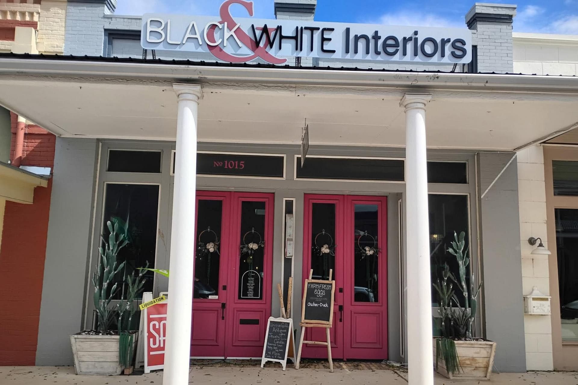 Antique co-op to replace Bastrop's Black & White Interiors