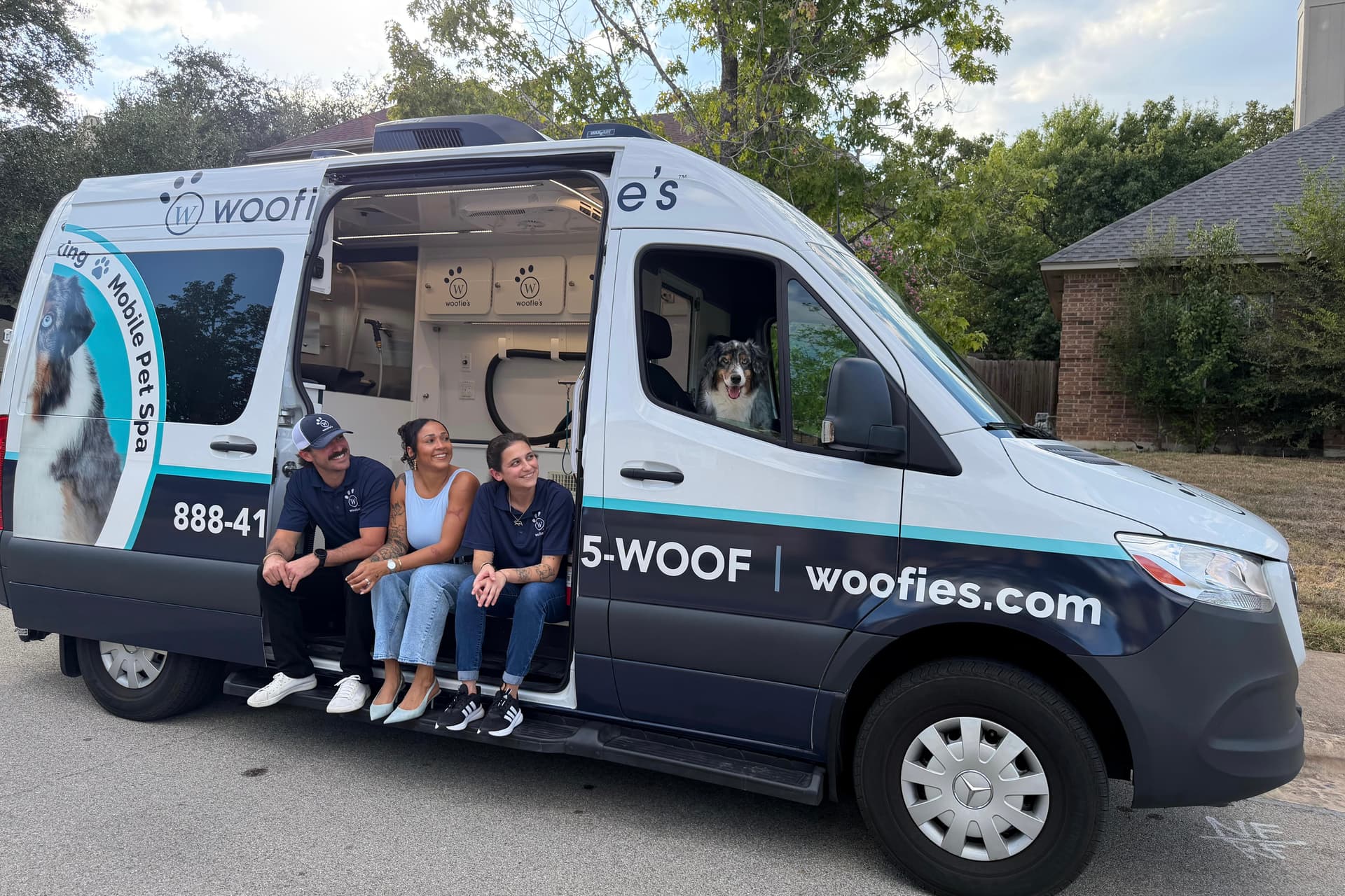 New mobile dog groomer debuts in Austin, Cedar Park